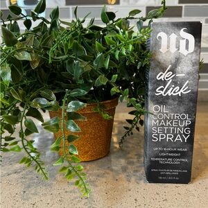 URBAN DECAY - De-Slick Oil Control Setting Spray 4.0 Oz